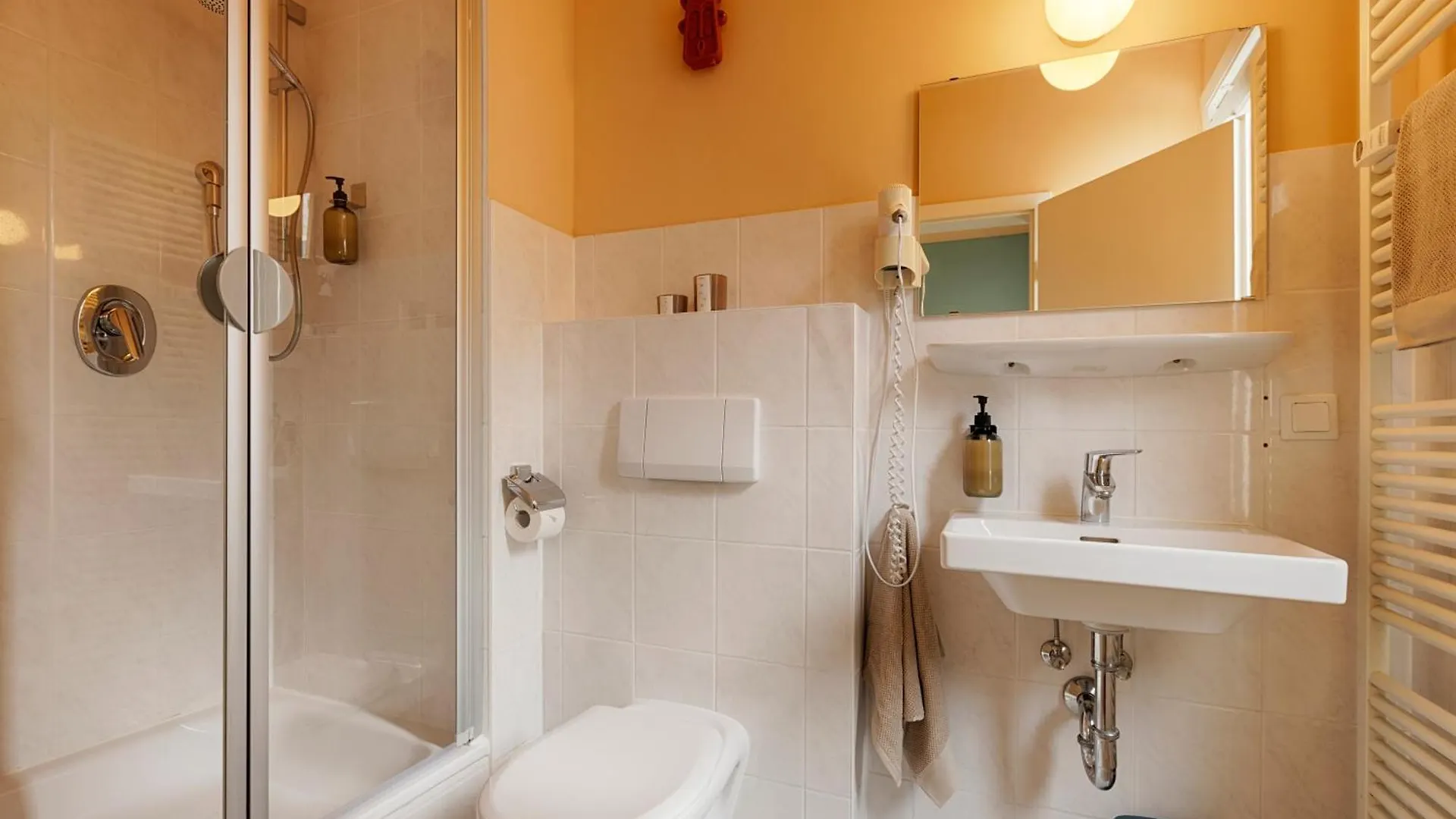 Hotel Kunterbunt In Wuerzburger Innenstadt  Wurzburg